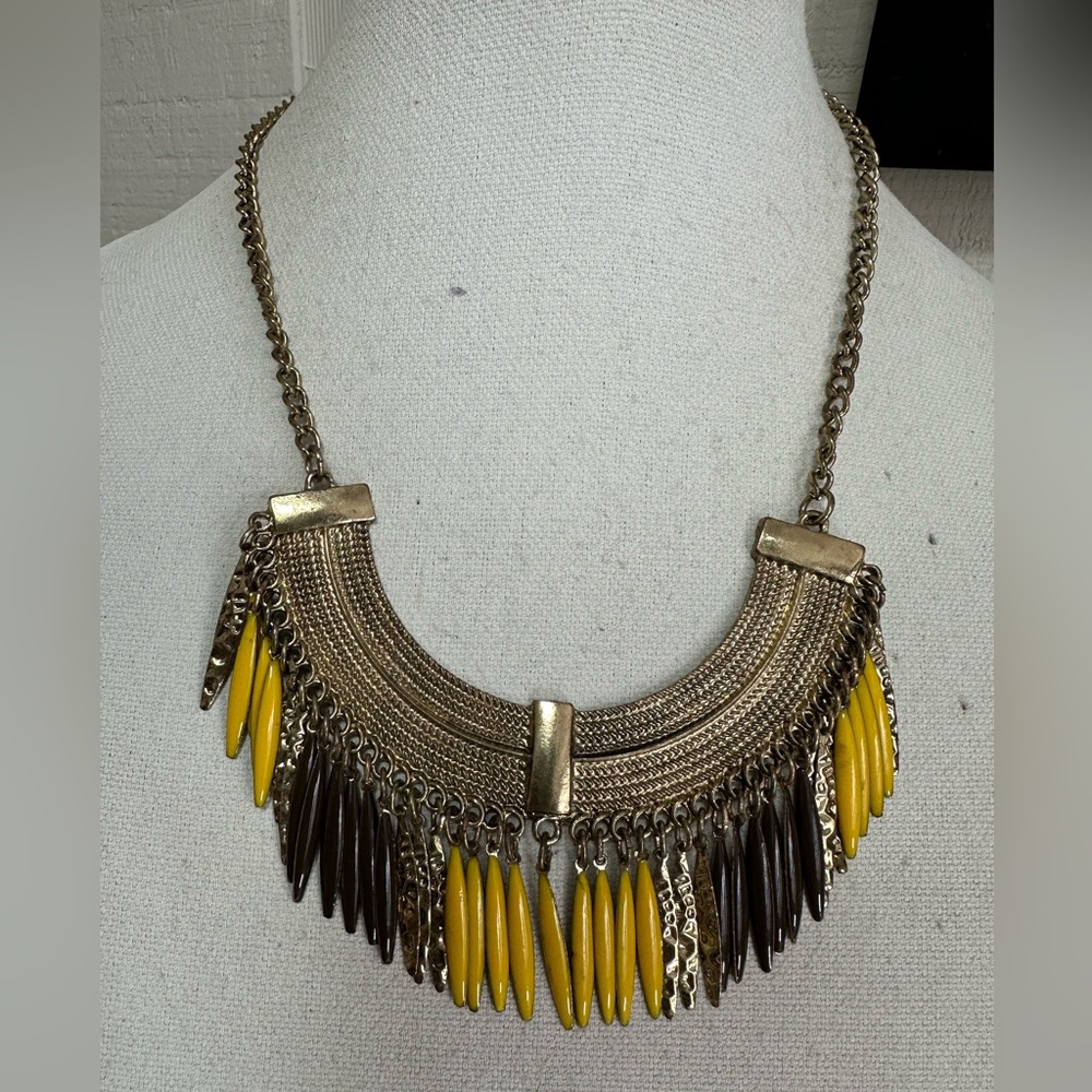 Goldtone collar vibe yellow and brown dangle necklace